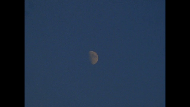 Video Reference: Moon, Sky, Nature, Blue, Atmosphere, Daytime, Astronomical object, Atmospheric phenomenon, Celestial event, Astronomy