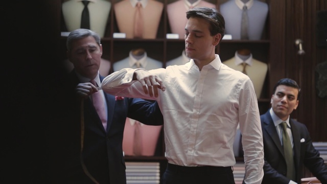 Video Reference: Dress shirt, Fashion, Gentleman, Formal wear, Tie, Suit, Collar, Shirt, Bow tie, Event, Person