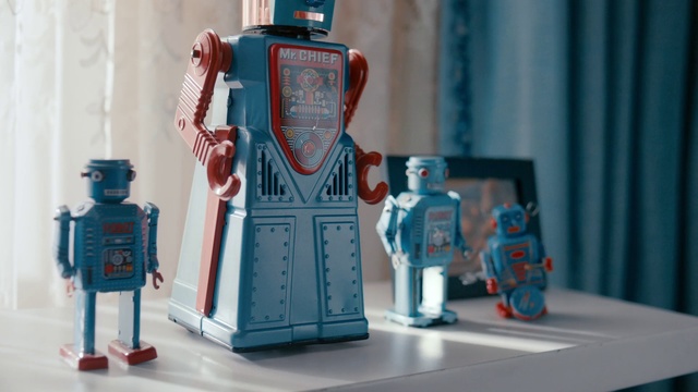 Video Reference: Robot, Machine, Toy, Technology, R2-d2, Fictional character, Action figure, Playset