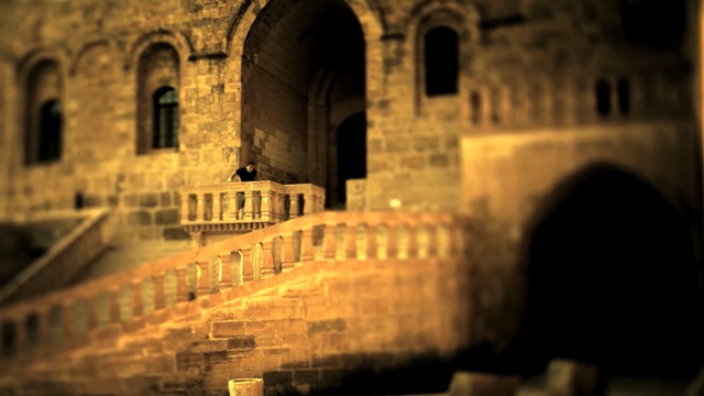 Video Reference: Landmark, Arch, Architecture, Historic site, Medieval architecture, Building, Fortification, History, Ancient history, Stock photography