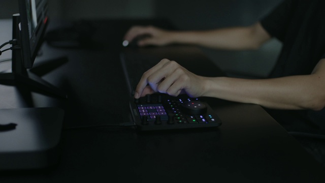 Video Reference: Technology, Electronic device, Electronics, Gadget, Audio equipment, Hand, Finger, Nail, Computer keyboard, Electronic instrument