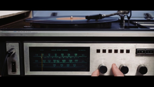 Video Reference: technology, electronics, audio receiver, musical instrument accessory, stereophonic sound, electronic device, electronic instrument, cassette deck, radio receiver, media player