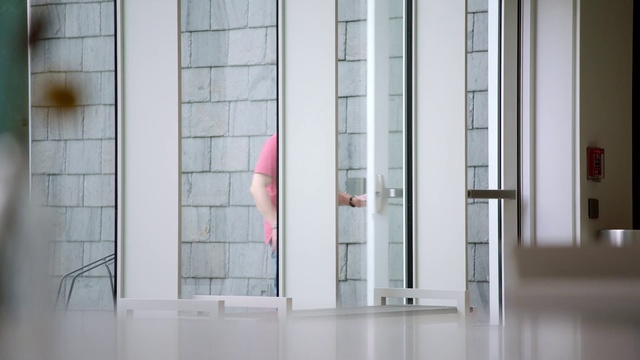 Video Reference: Door, Glass, Architecture, Wall, Window, Vehicle door, Floor, Material property, Transparent material, Room