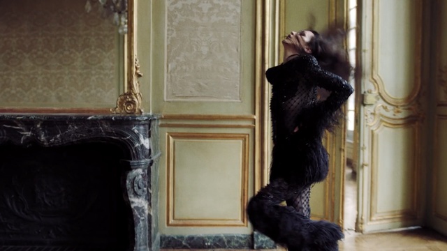 Video Reference: Black, Lady, Fur, Beauty, Standing, Leg, Human, Organism, Human body, Fun