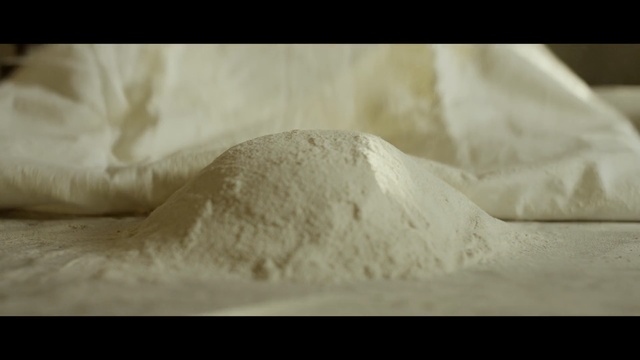 Video Reference: Wheat flour, Flour, Powder, Whole-wheat flour, Rice flour, Dough, Food, Ingredient, Cuisine