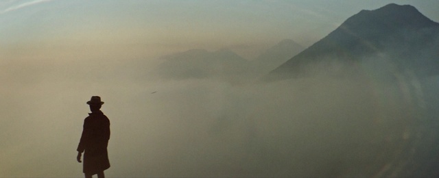 Video Reference: Sky, Mist, Atmospheric phenomenon, Fog, Haze, Atmosphere, Cloud, Morning, Standing, Calm