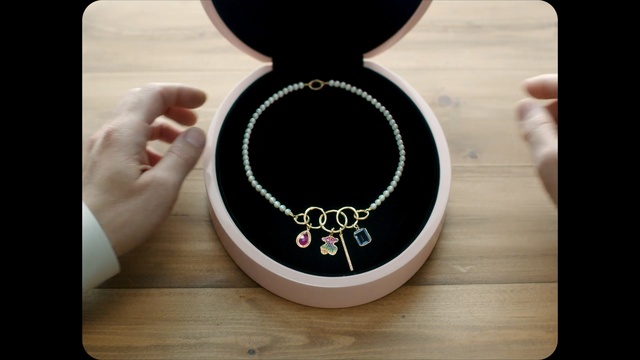 Video Reference: Necklace, Jewellery, Fashion accessory, Hand, Neck, Pendant