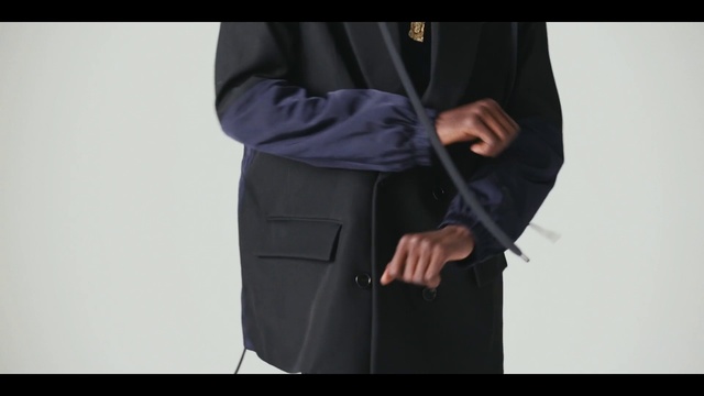 Video Reference: Clothing, Formal wear, Outerwear, Coat, Jacket, Suit, Fashion, Sleeve, Dress, Trousers