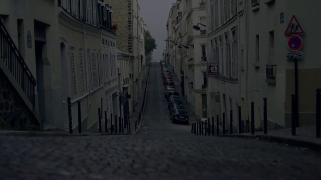 Video Reference: Alley, Street, Neighbourhood, White, Town, Road, Urban area, Mode of transport, Infrastructure, Human settlement