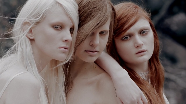 Video Reference: Hair, Face, Blond, Beauty, Skin, Hairstyle, Chin, Lip, Step cutting, Hair coloring, Person