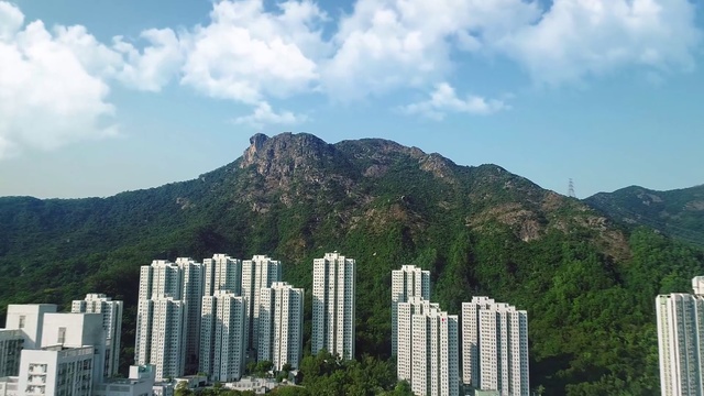 Video Reference: Metropolitan area, City, Urban area, Skyscraper, Human settlement, Landmark, Daytime, Natural landscape, Skyline, Hill station