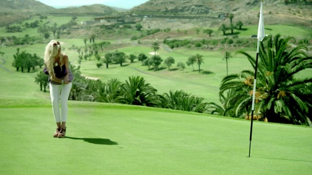 Video Reference: golf course, golf, golf club, leisure, golfer, grassland, golf equipment, sport venue, grass, recreation
