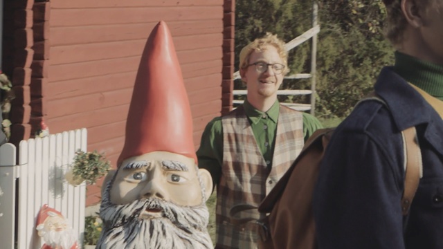 Video Reference: Statue, Lawn ornament, Monument, Garden gnome, Sculpture, Outerwear, Art, Carving, Stone carving, Fictional character, Person