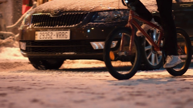 Video Reference: Land vehicle, Vehicle, Car, Motor vehicle, Automotive exterior, Wheel, Mode of transport, Mid-size car, Automotive wheel system, Luxury vehicle