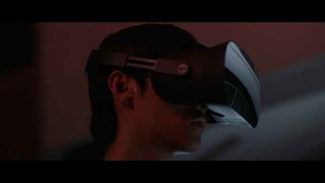 Video Reference: Eyewear, Glasses, Helmet, Personal protective equipment, Head, Sunglasses, Headgear, Automotive design, Audio equipment, Cap