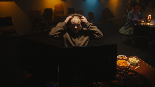 Video Reference: Performance, Sky, Room, Human body, Fun, Darkness, Performing arts, Performance art, Night, Stage