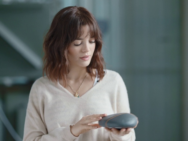 Video Reference: Technology, Electronic device, Brown hair, Hair coloring, Ear