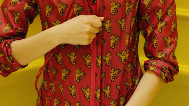Video Reference: yellow, shoulder, arm, hand, finger, textile, joint, magenta, girl, nail, Person
