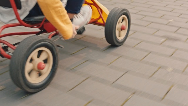 Video Reference: Vehicle, Wheel, Product, Automotive tire, Tire, Automotive wheel system, Car, Rim, Synthetic rubber, Radio-controlled car