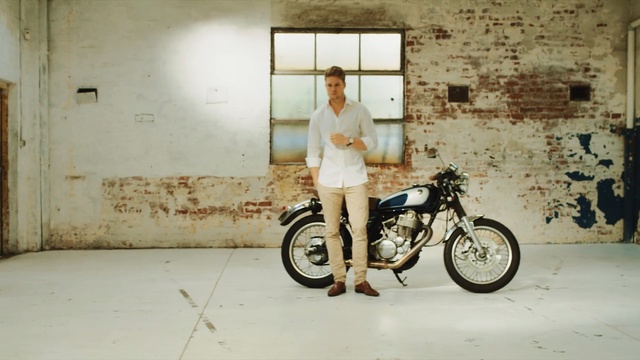 Video Reference: land vehicle, bicycle, vehicle, wall, sports equipment, bmx bike, bicycle accessory, hybrid bicycle, recreation