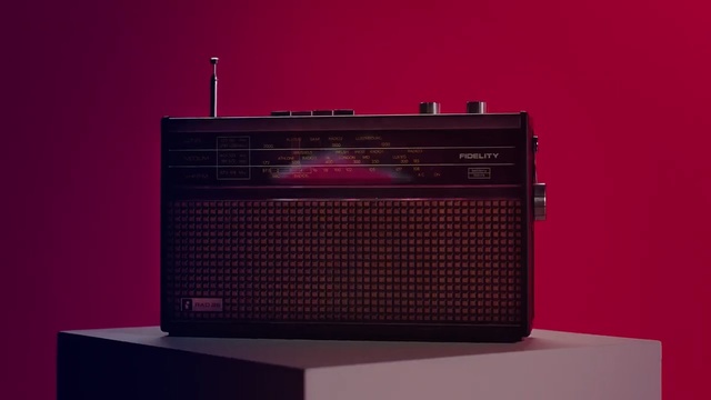 Video Reference: Electronics, Pink, Magenta, Technology, Guitar amplifier, Material property, Room, Electronic device, Electronic instrument