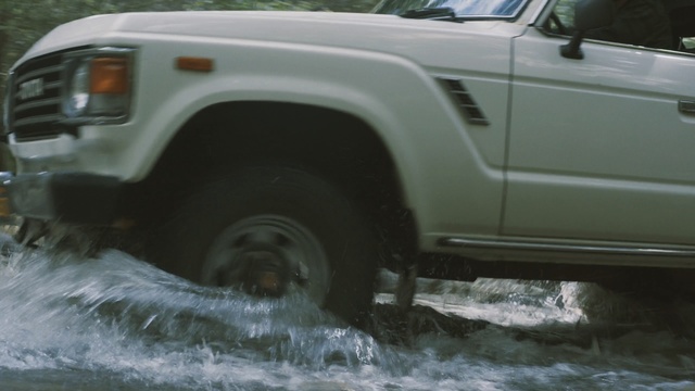 Video Reference: motor vehicle, automotive tire, tire, vehicle, bumper, automotive exterior, wheel, automotive wheel system, car, sport utility vehicle