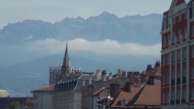 Video Reference: Landmark, Town, Atmospheric phenomenon, City, Sky, Human settlement, Metropolitan area, Building, Roof, Urban area