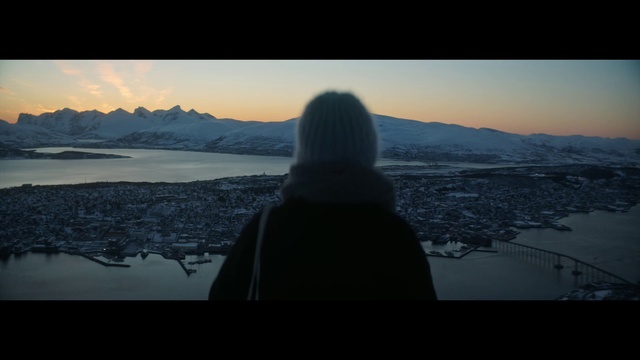 Video Reference: Sky, Water, Horizon, Cloud, Ocean, Morning, Snapshot, Sea, Sunset, Atmosphere, Person