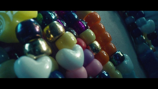 Video Reference: Bead, Fashion accessory, Art, Balloon, Craft, Jewelry making