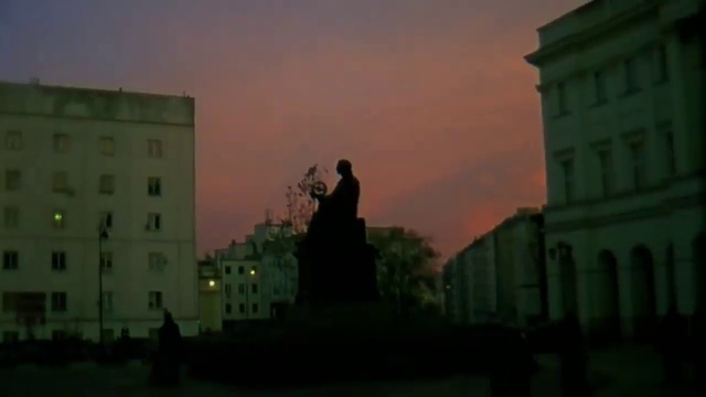 Video Reference: Sky, Green, Nature, Photograph, Landmark, Urban area, Atmospheric phenomenon, Daytime, Evening, Metropolis