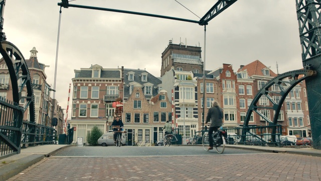 Video Reference: town, urban area, building, city, neighbourhood, sky, residential area, street, facade, metropolis, Person