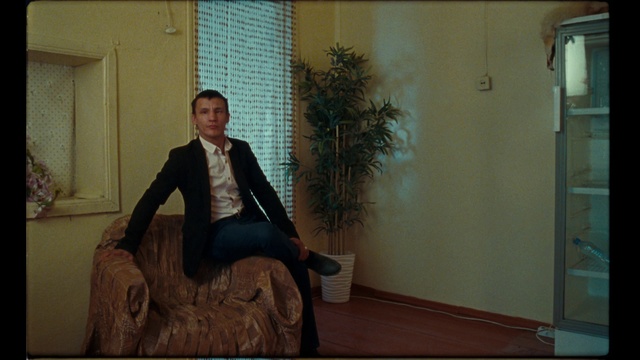 Video Reference: Sitting, Leg, Gentleman, Fun