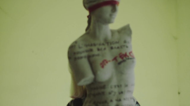 Video Reference: White, Figurine, Mannequin, Shoulder, Joint, Arm, T-shirt, Neck, Sleeve, Trunk