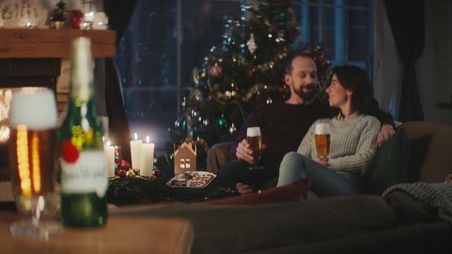 Video Reference: event, christmas, lighting, christmas decoration, decor, holiday, night, tree, fun, Person