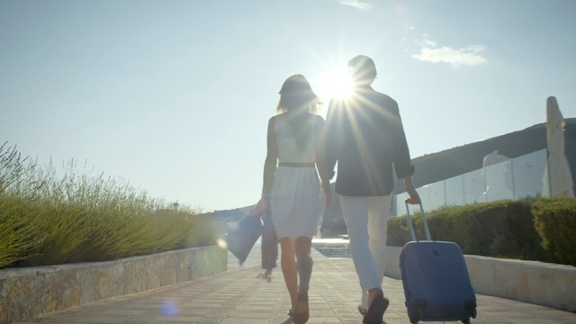 Video Reference: Sky, Sunlight, Atmospheric phenomenon, Light, Backlighting, Summer, Photography, Fun, Grass, Vacation