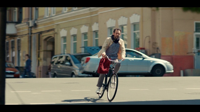 Video Reference: Land vehicle, Bicycle, Vehicle, Mode of transport, Cycling, Snapshot, Road cycling, Transport, Recreation, Bicycles--Equipment and supplies, Person