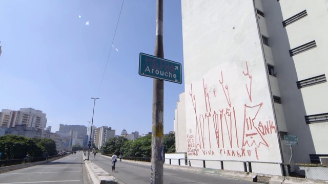 Video Reference: Metropolitan area, Daytime, Urban area, City, Wall, Lane, Road, Street, Architecture, Thoroughfare