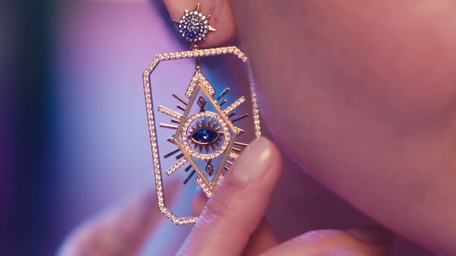 Video Reference: Jewellery, Fashion accessory, Pendant, Body jewelry, Finger, Necklace, Hand, Gemstone, Macro photography, Diamond