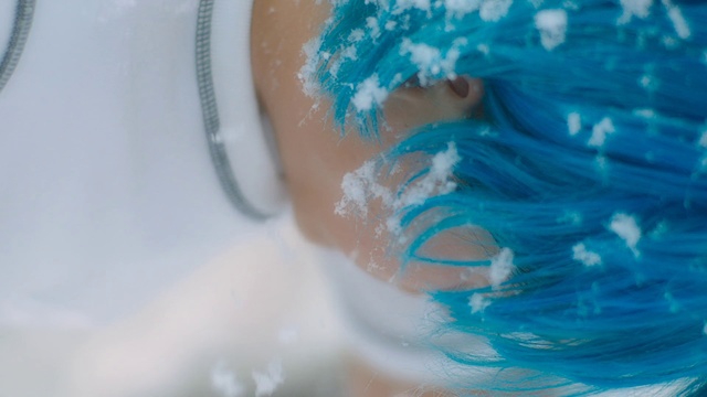 Video Reference: Blue, Water, Aqua, Turquoise, Close-up, Eye, Food, Sitting, Toothbrush, Small, Table, Cake, Young, Pink, Glass, Bottle, Teeth, White, Swimming, Bathroom, Bathtub, Drinking water