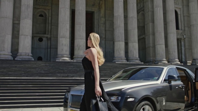 Video Reference: Land vehicle, Vehicle, Luxury vehicle, Car, Rolls-royce ghost, Rolls-royce, Personal luxury car, Automotive design, Mid-size car, Sedan