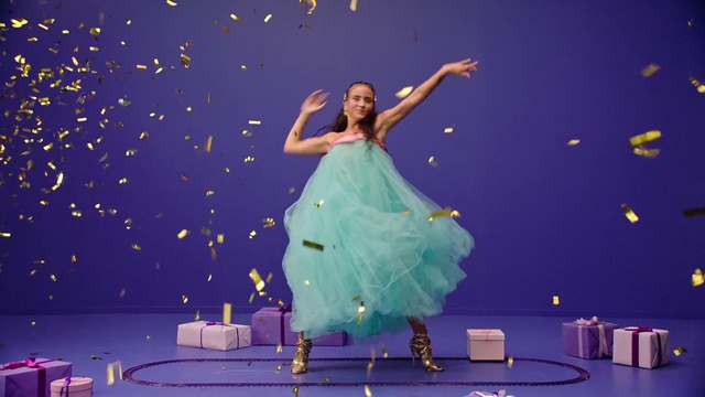Video Reference: Performance, Purple, Violet, Dancer, Performance art, Event, Performing arts, Stage, Dress, Talent show
