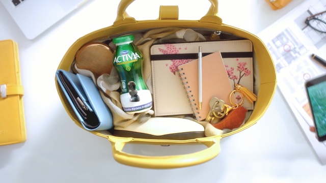 Video Reference: Material property, Technology, Bag, Eyewear, Electronic device, Gadget