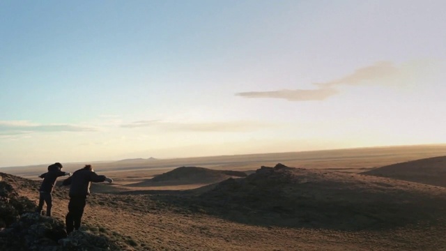 Video Reference: Sky, Mountainous landforms, Natural environment, Horizon, Desert, Atmospheric phenomenon, Ecoregion, Morning, Sand, Cloud
