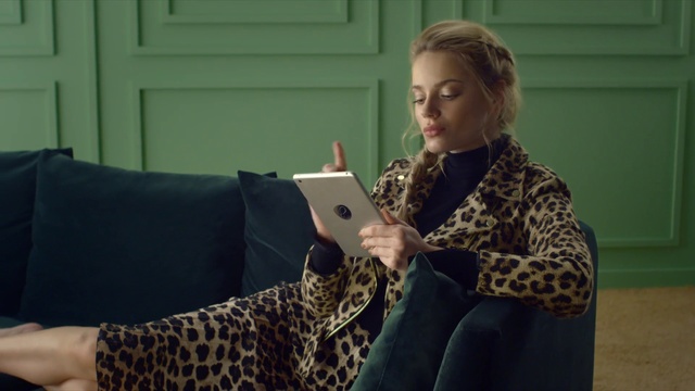 Video Reference: Ear, Adaptation, Sitting, Room, Fur, Sleeve