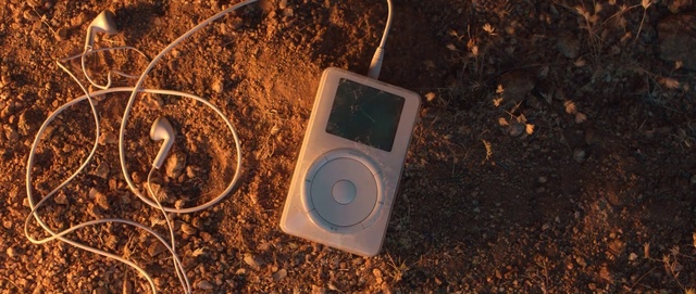 Video Reference: Ipod, Portable media player, Electronics, Media player, Technology, Mp3 player, Gadget, Electronic device, Soil, Mp3 player accessory