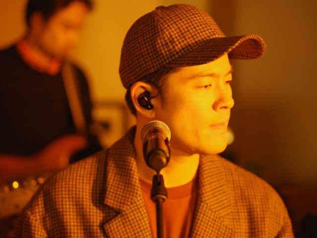 Video Reference: yellow, nose, music, microphone, audio, human, music artist, fun, human behavior, singing, Person