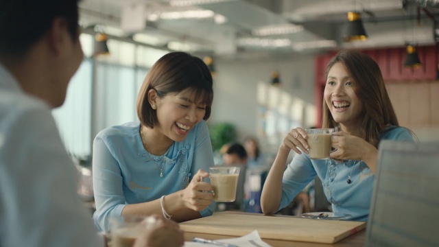 Video Reference: girl, conversation, student, learning, fun, communication, customer, Person