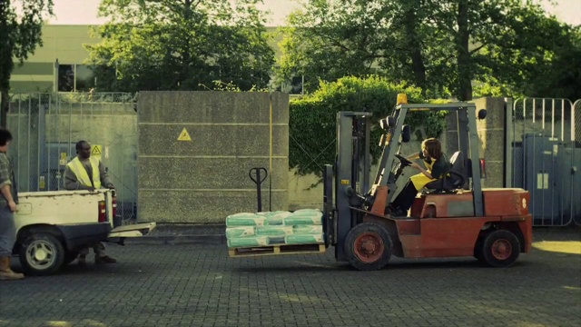 Video Reference: Mode of transport, Forklift truck, Transport, Asphalt, Vehicle, Grass, Tree, Automotive wheel system, Plant, Car