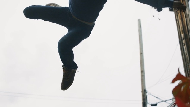 Video Reference: Black, Leg, Footwear, Shoe, Joint, Tights, Human body, Knee, Hand, Human leg