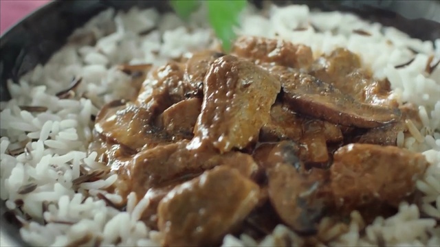 Video Reference: Dish, Food, Cuisine, White rice, Steamed rice, Ingredient, Rice and curry, Hayashi rice, Meat, Produce, Person
